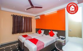 Oyo 22837 Chairmen's Hotel